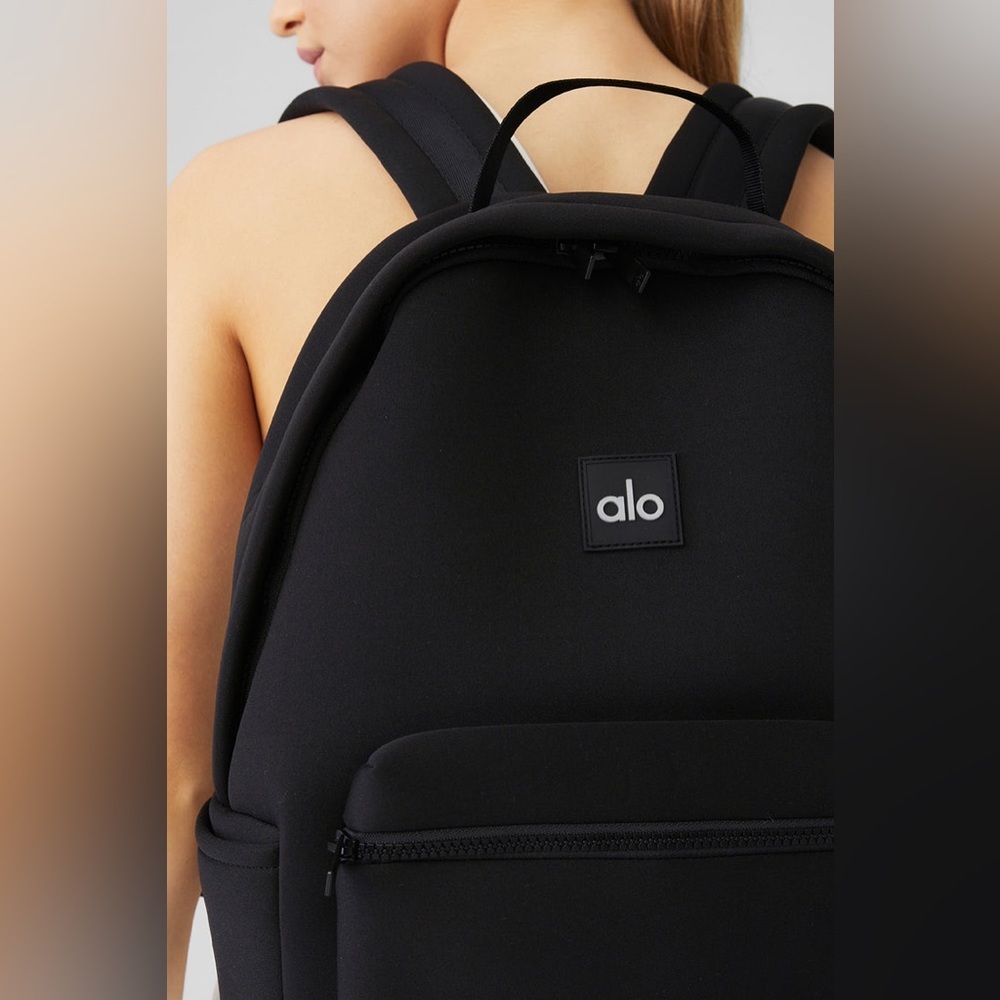 SOLD 🆕 ALO Yoga | Stow Backpack in Black - Picture 2 of 6